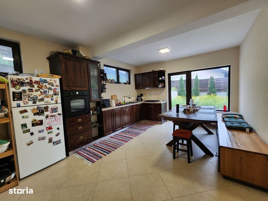 Casa de vanzare 120mp utili, 3 bai zona Valea Adanca-Mega Image