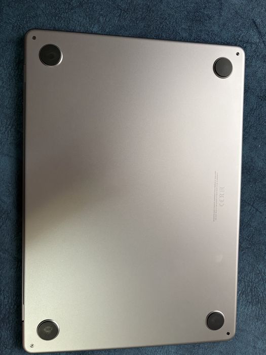 MacBook Air M2 2022