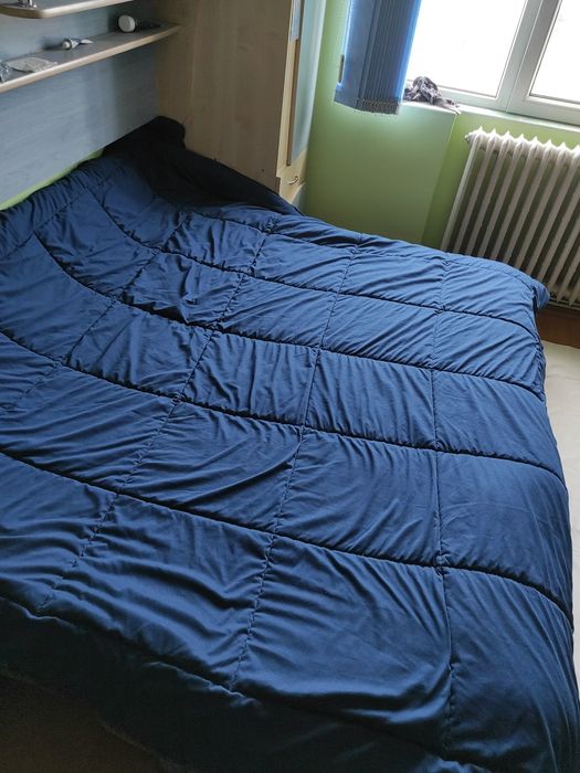 Plapumă pentru pat de dimensiuni mari, 2.40/2.20cm.
Produs adus din import de foarte bună calitate.