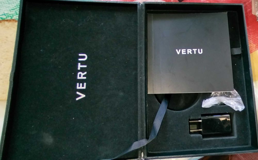 Vertu телефон оргинал модел  S-012400