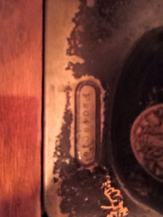 Mașina de cusut șinger- 2 bucati