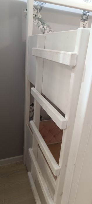 Двухэтажная кровать домик