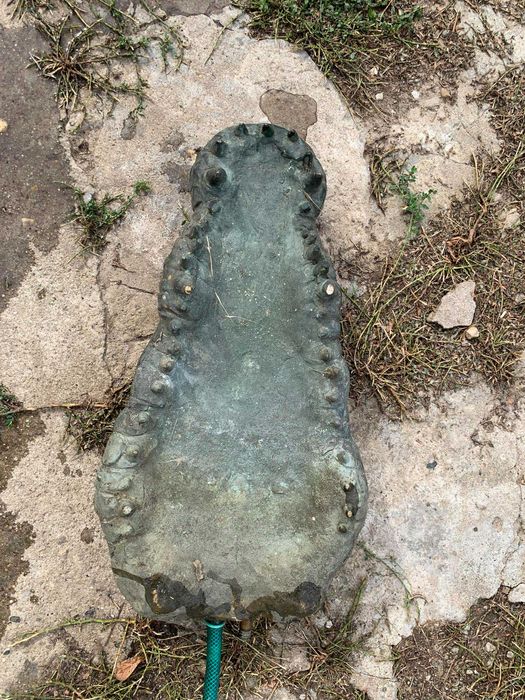 Cijmea decor piscina in forma de hipopotan si crocodil din bronz