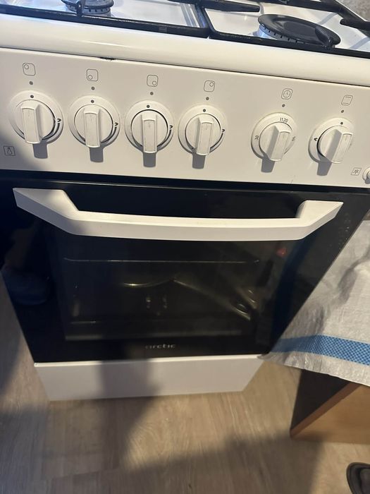 Lada frigorifica si aragaz