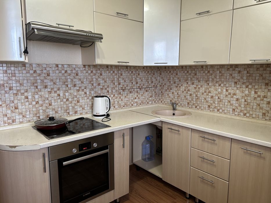 Левый берег,медцентры, хан шатыр,