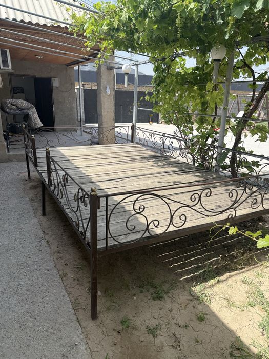 Тапчан сатылады.