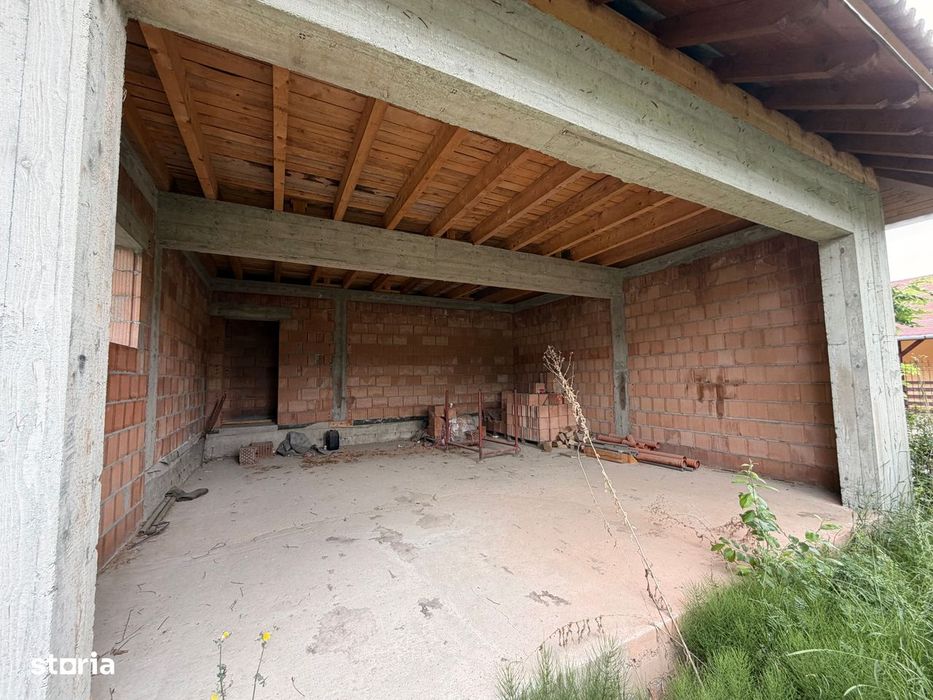 Casă de vânzare 260 mp utili + 1052 mp teren in centrul orasului Covas
