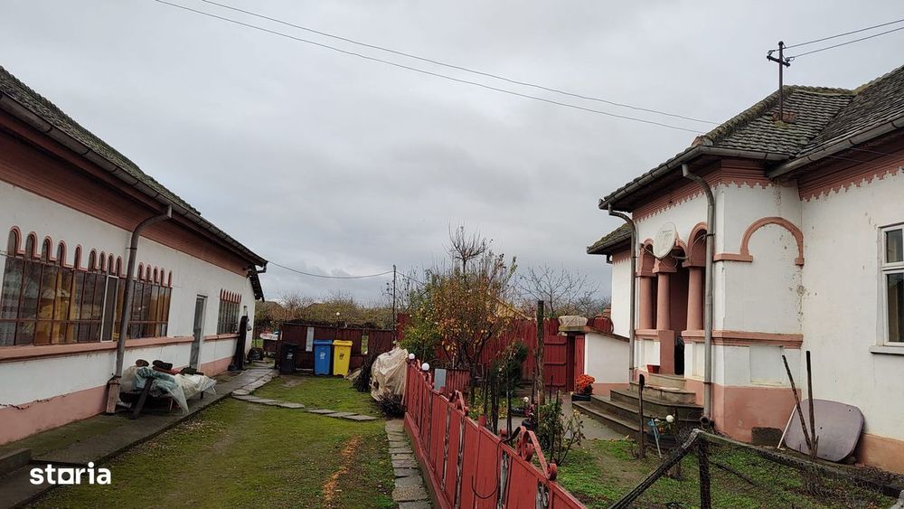 Casa cu 2 corpuri si teren de 1500 mp in sat Basarabi, Dolj