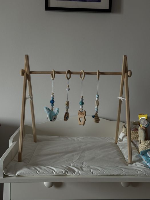 Монтессори-стойка с погремушками