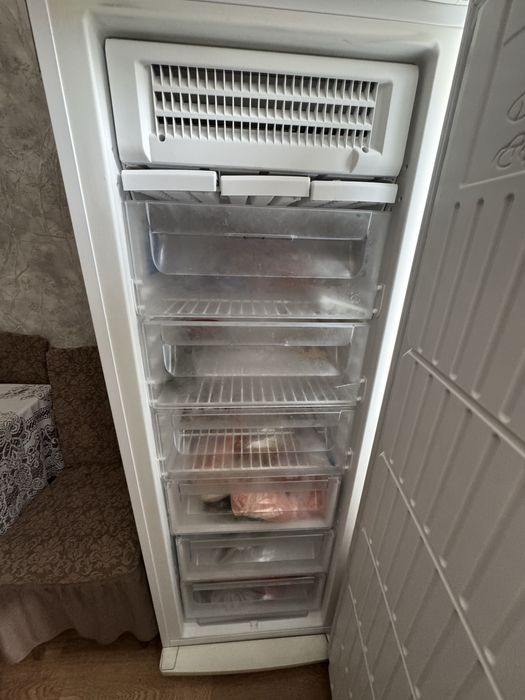 Морозильная камера Indesit