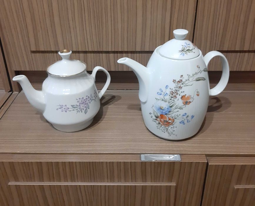 Советские  фарфоровые заварочные чайники и  Водочный сервиз "РЫБКИ "