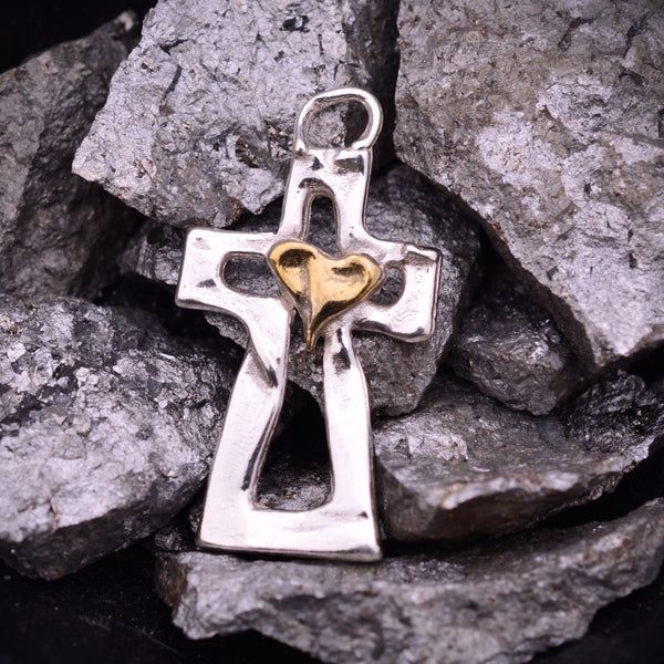 Сребърен кръст 925 със златни акценти и сърце | Скулптурно бижу