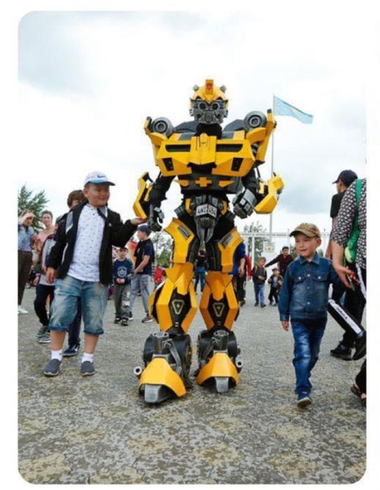 Продам костюм Аниматор Бамблби Трансформеры