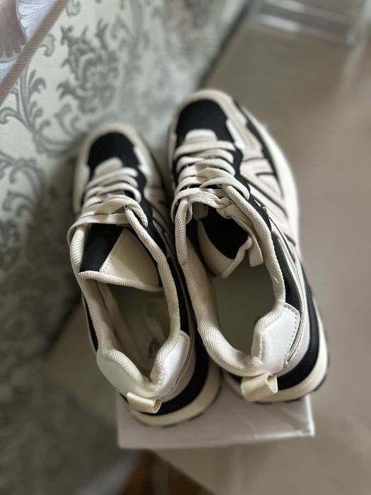 Кроссовки женские