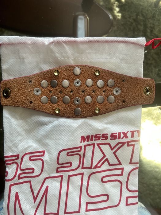 Кожена гривна