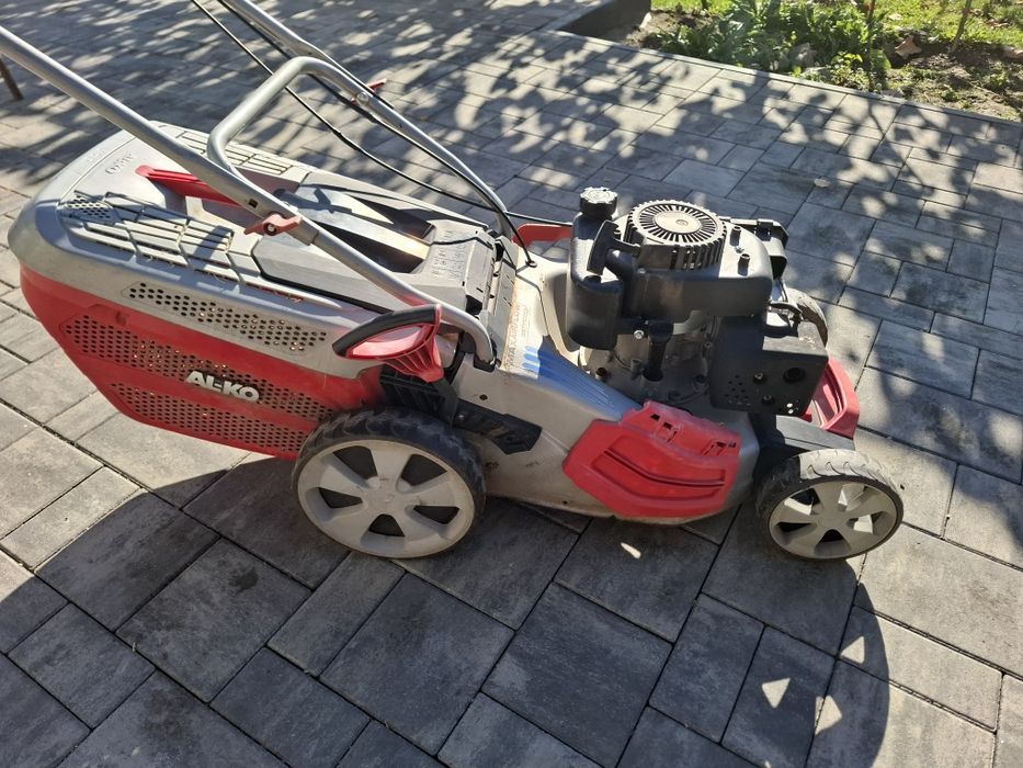 Masina de tuns gazonul ALKO