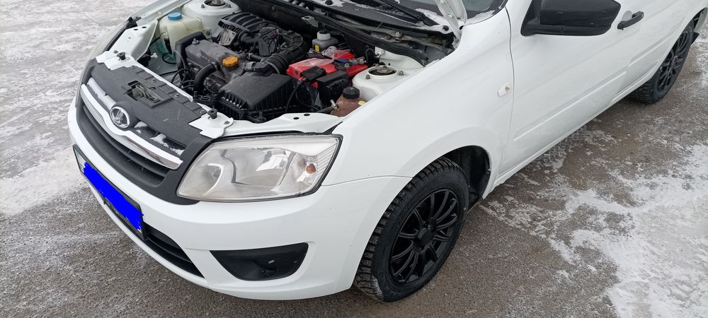 Лада Гранта 2018 , без вложений.