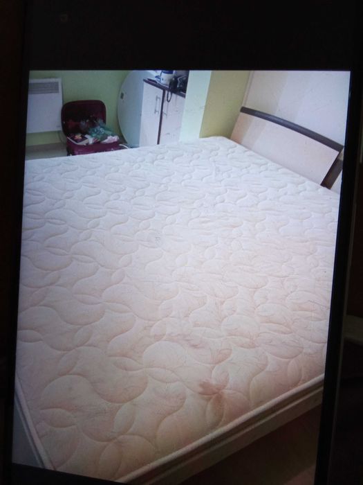 Легло с матрак и гардероб