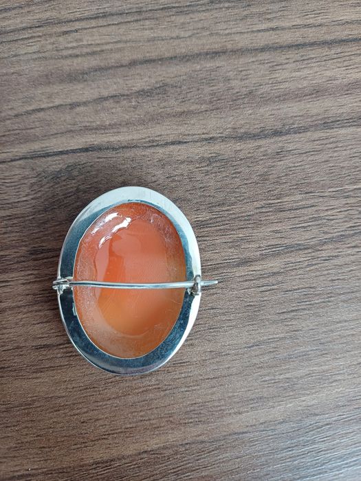 Сребърни Брошки Камея