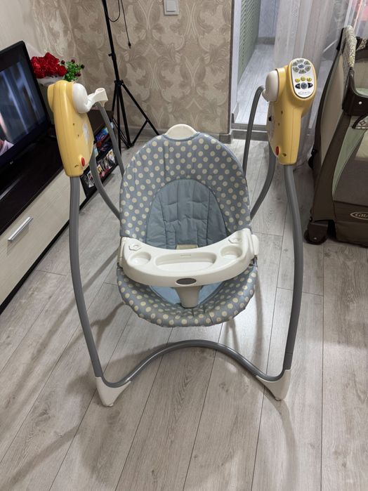 Качелька Graco электрическая