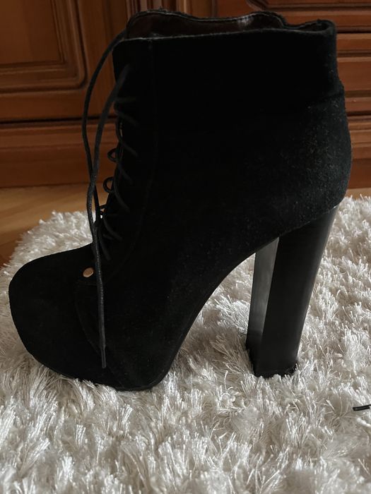 Ghete dama cu toc inalt