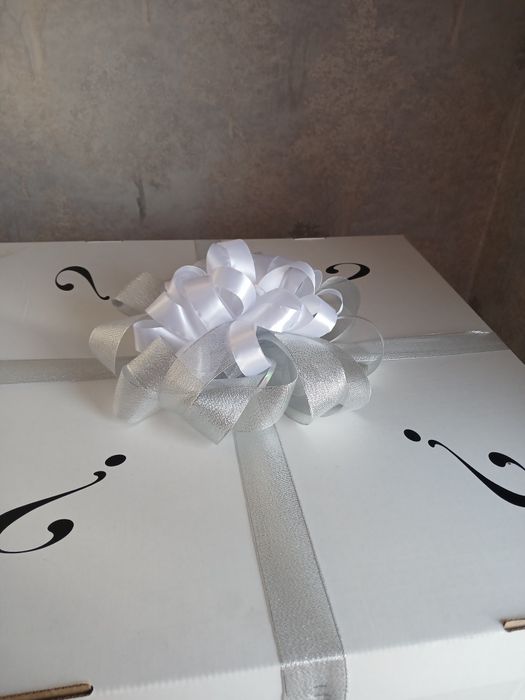 Подарочная коробка