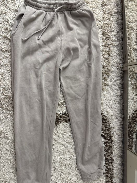 Използван бежов анцуг