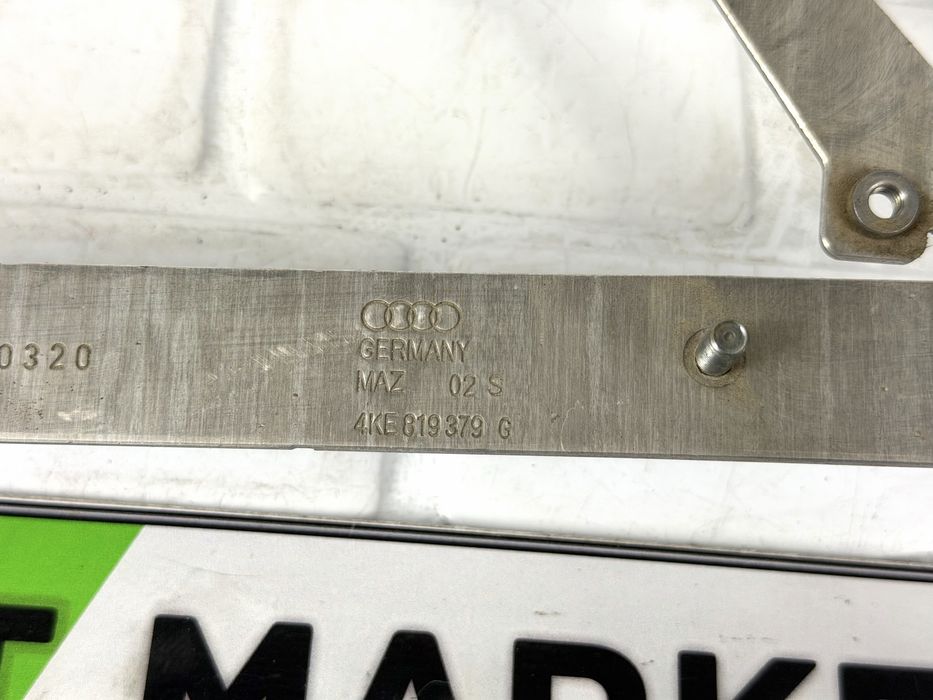 Стойка AUDI E - TRON 4KE819379G