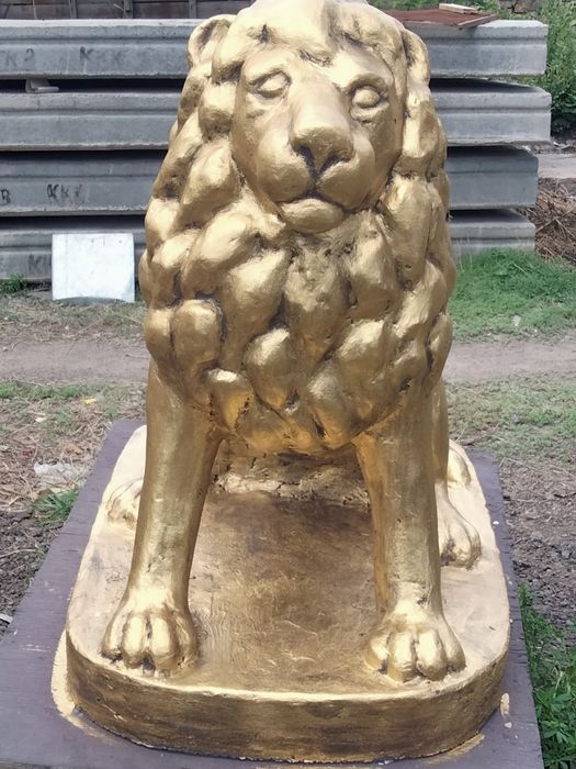 скульптуры львов