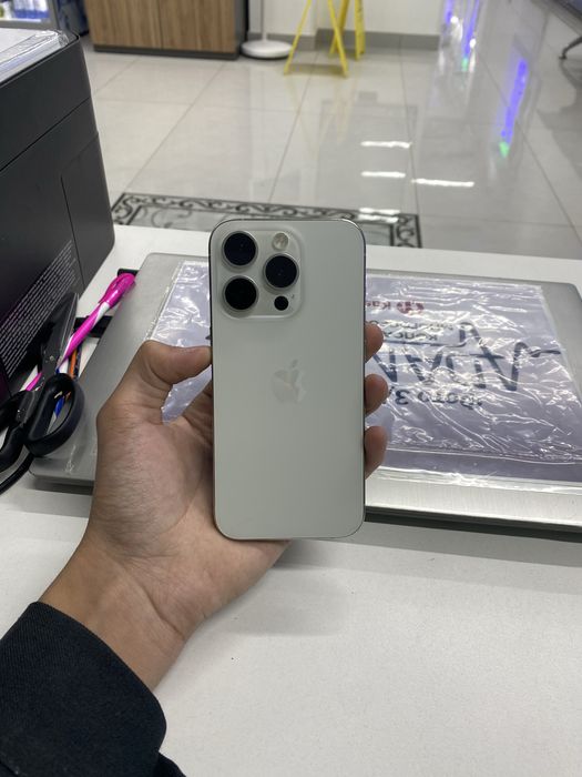 Продам срочно iPhone 15 Pro 256gb