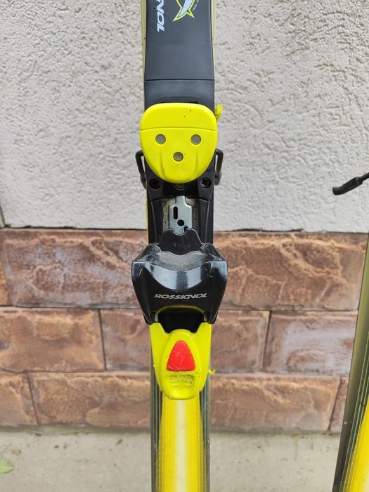 Ски - жълти и сини