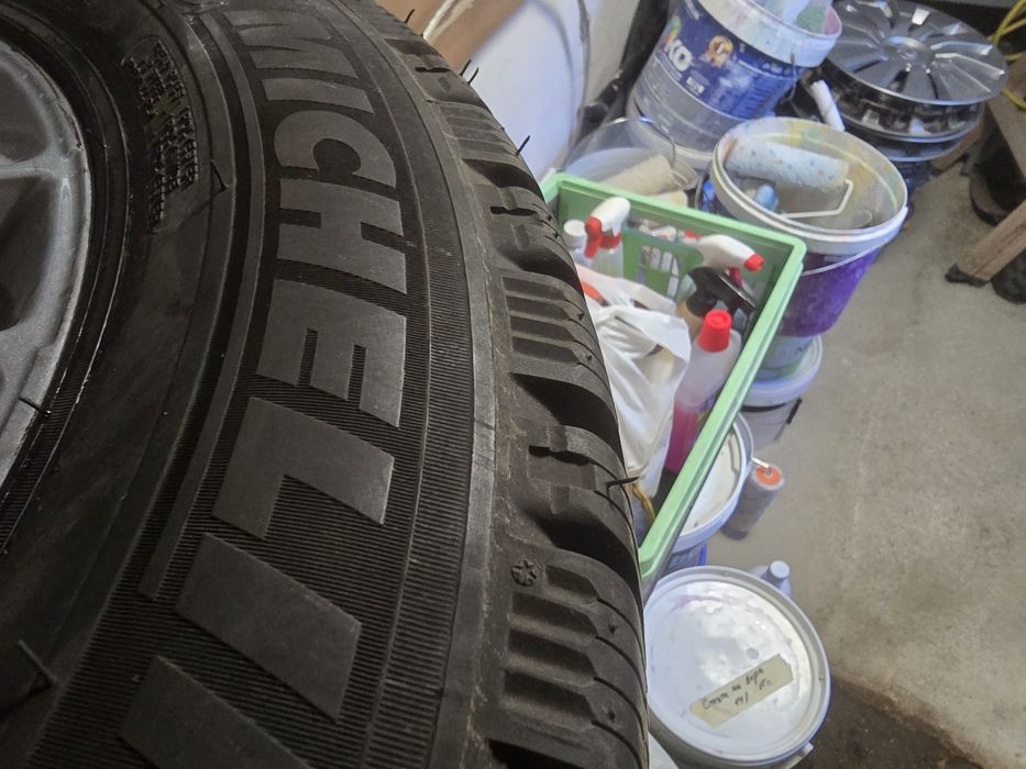 Зимни  гуми 205/65/16 C за бус Michelin Agilis