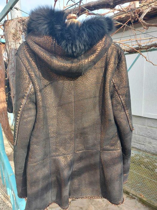 Продавам златист кожух Gloria, естествена кожа