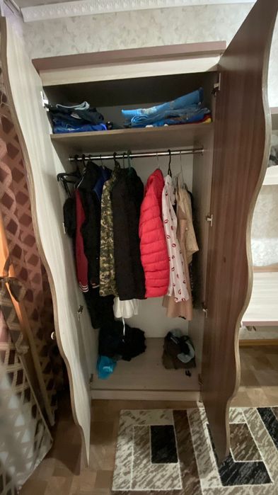 Продам стенку в комнату