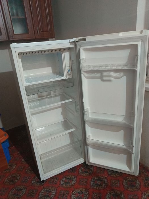 продам рабочий холодильник LG