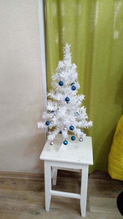 Ёлки  . Игрушки.  Мишура . Дождик. Гирлянды . Бусины на нитке.