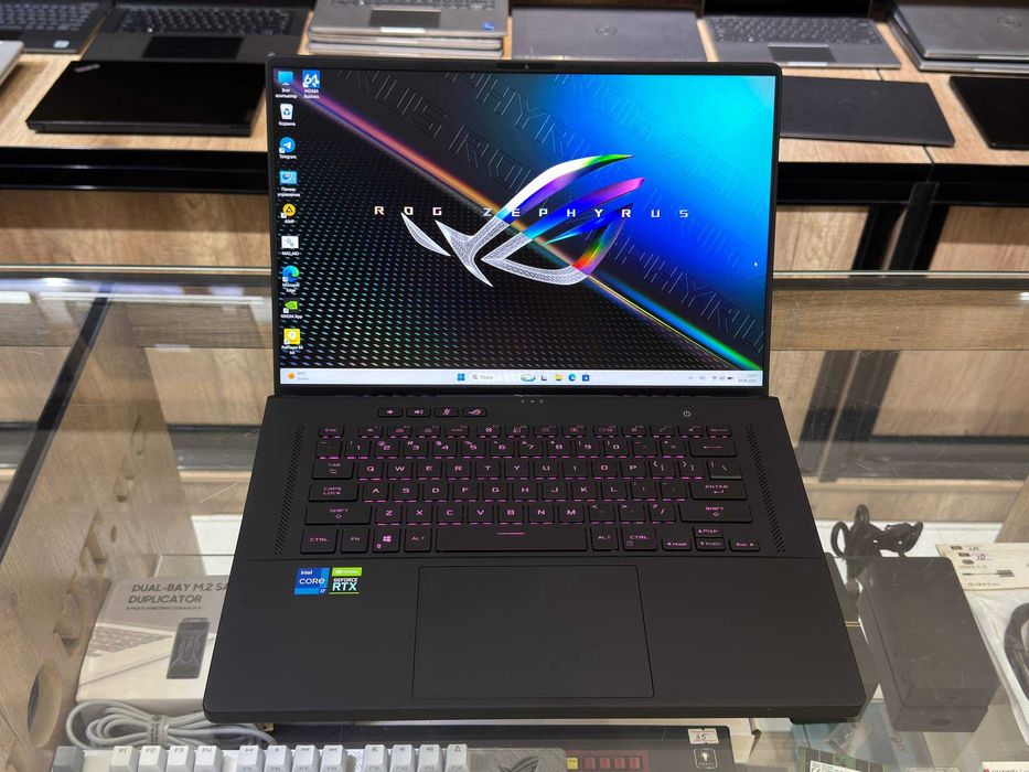 ASUS ROG ZEPHYRUS M16 ore i7-11800H ram 16 ssd 512 RTX 3050Ti 4Gb