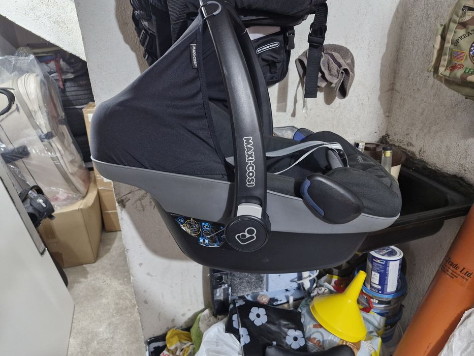 Maxi Cosi Pearl и Pebble + база столче за кола