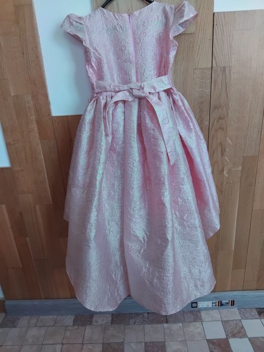 Продам нарядные платье