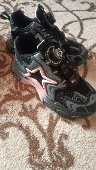 Продам детские кросовки