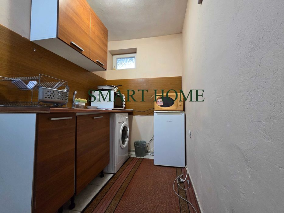 Партерна гарсониера до Езикова гимназия!