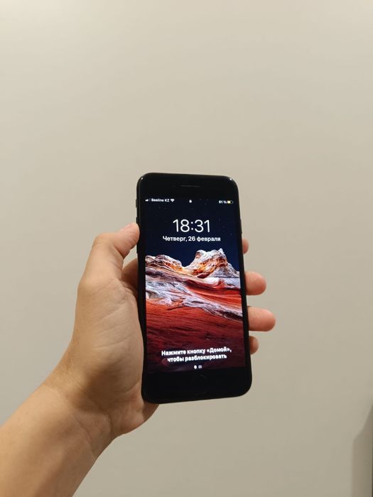 Продам айфон 7.