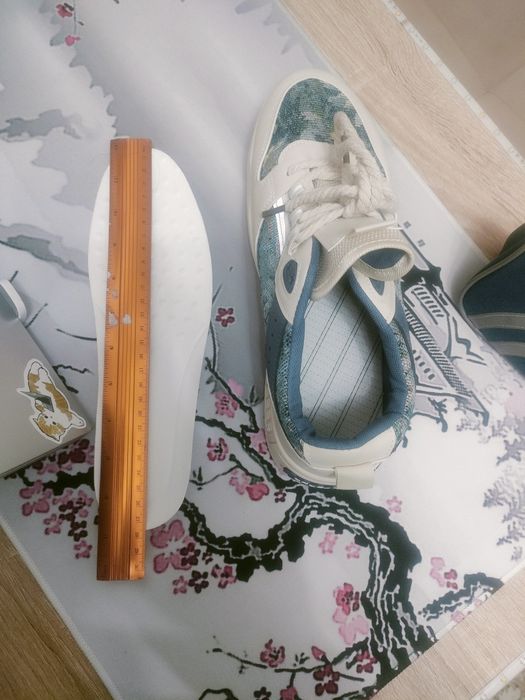 Крассовки молодежные тредовые