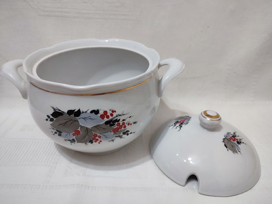 Супница фарфоровая