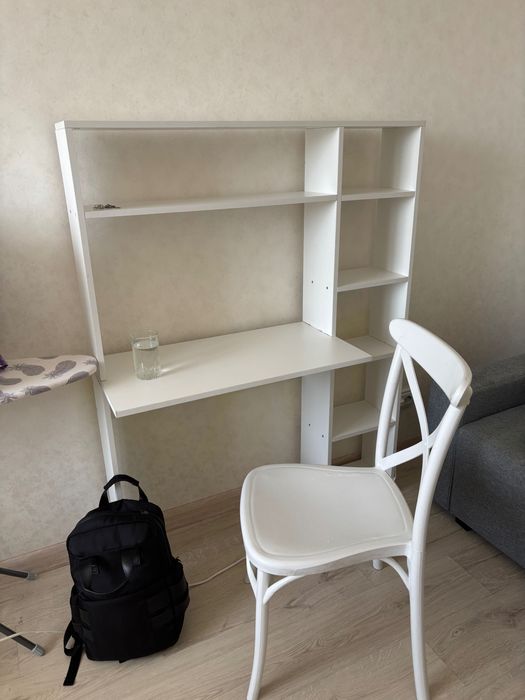 Продам письменный стол с полками