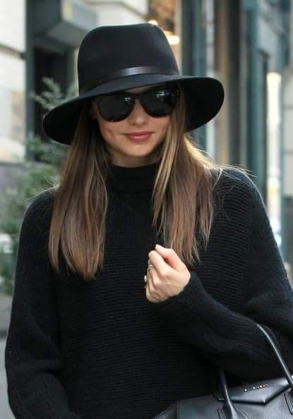 Дамска вълнена шапка Ass Qualität - немско качество