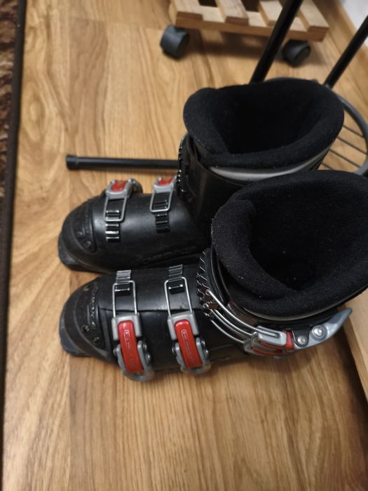 2 чифта детски ски обувки