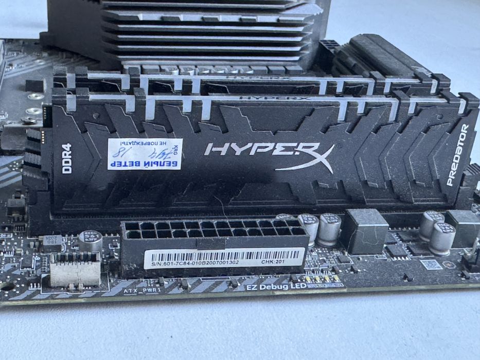 MSI X570 Tomahawk WiFi, HyperX Predator 16GB 3200