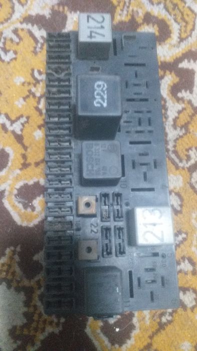 Продам блок предохранителей Ауди 80 Б 3