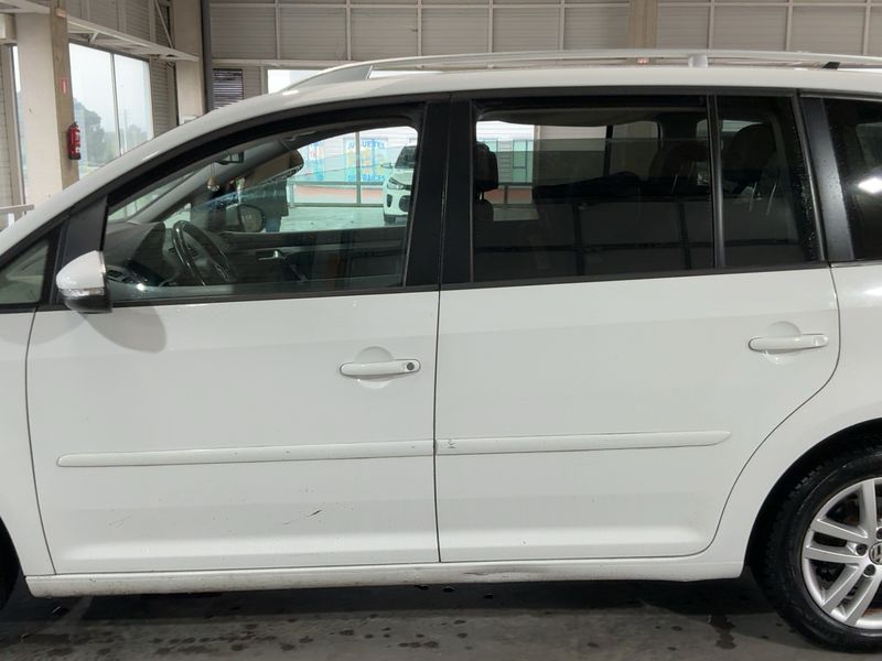 Volkswagen Touran 2.0 TDI Advance 2014
